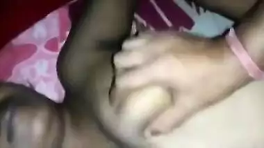 Desi wife cheats on hubby with his friend and poses for XXX video