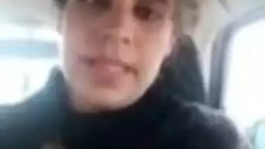 Cute Desi whore is fucked by XXX lover on the backseat of his car