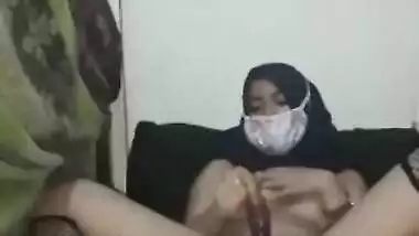 Slutty desi bhabi aunty open XXX cam and show pussy for lover