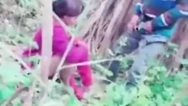 Naughty Kerala aunty gets outdoor sex and caught by a voyeur, Desi mms sex