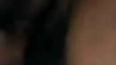 Short-haired Desi Bhabhi licks saggy boobs and fingers XXX twat in bath