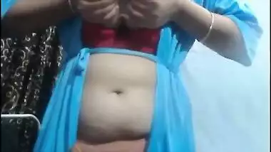 Busty Desi aunty vibrator XXX show big tits with dildo vibrator