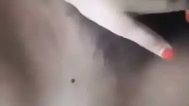 Video of XXX teen Desi who shows off boobs and pussy via video link