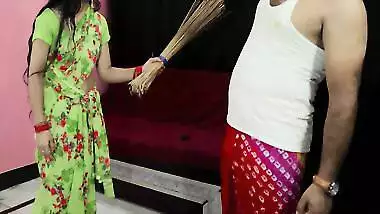 Priya Ne Jhadu Se Pitayi Ki Pati Ki Uske Bad Bhanje Se Chudi