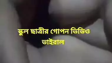 Chubby village gal with big XXX breasts fingers her Desi twat on cam