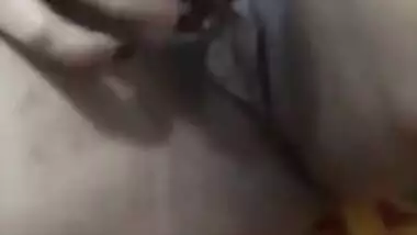 Naked Indian MILF prepares herself for sex by rubbing own XXX muff