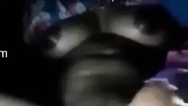 MILF fingering her wet Desi vagina for XXX webcam show from home