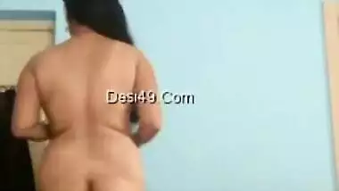 Indian girl is alone at home and she wants to record XXX clip for BF