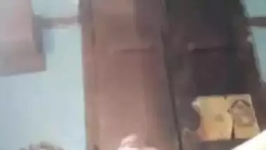 Elated Desi hottie spreads legs to finger her cute cunt for MMS clip