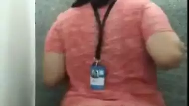 Indian reporter secludes herself in a restroom for porn amusement