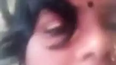 Desi village XXX bitch shows her naked pussy on video call with lover MMS