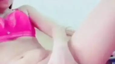 Desi gal sends BF solo sex video in which she fingers own XXX peach