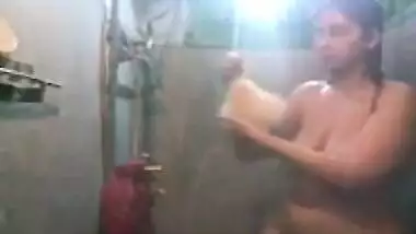 indian latest Bangla Beauty Aunty Captured Her Bath Video for Lover - SlutLoad ™