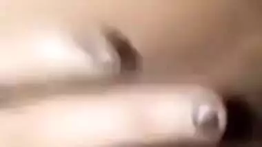 Good-looking Desi chick shows her sweet XXX pussy in solo MMS video