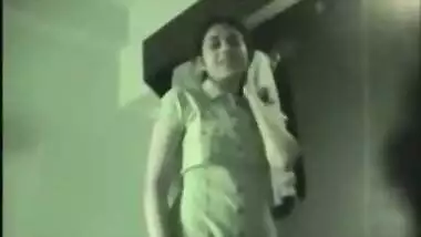 Indian MMS of a newly wed house wife enjoying home sex with husband