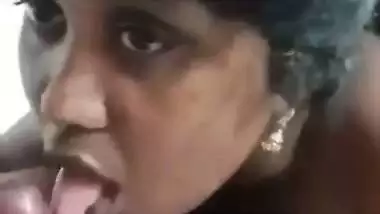 Slut Bhabhi sucks her devar’s dick in an Indian Bhabhi sex video