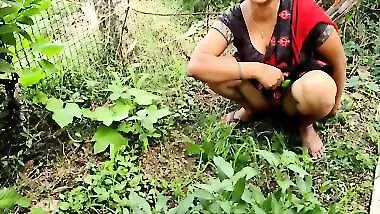 Komal Ne Apne Sath Kam Karne Wale Majdur Ko Patke Chodne Ko Majboor Kiya