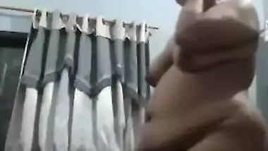 Bored Desi BBW takes off clothes to act in the first porn video