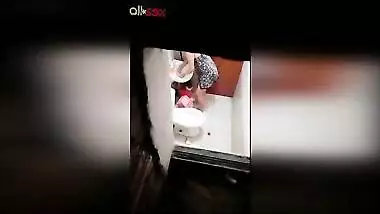 Sexy arab wife takes a piss - spy XXX video from a hotel toilet