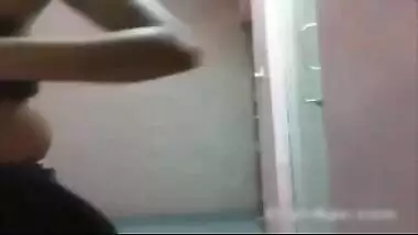 Hindi sex video of a big boobs bhabhi satisfying her fans on a webcam